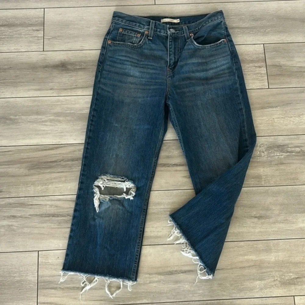 Levi's Low Pro Straight leg jeans size 28 cropped raw hem